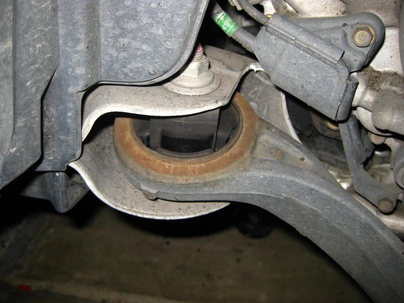 Сайлентблок подрамника лачетти. Rh Control Arm Bush. Arm Bush