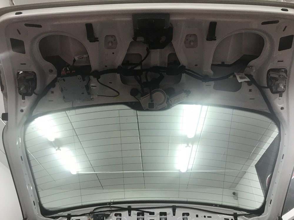 05_trunk_door.jpg