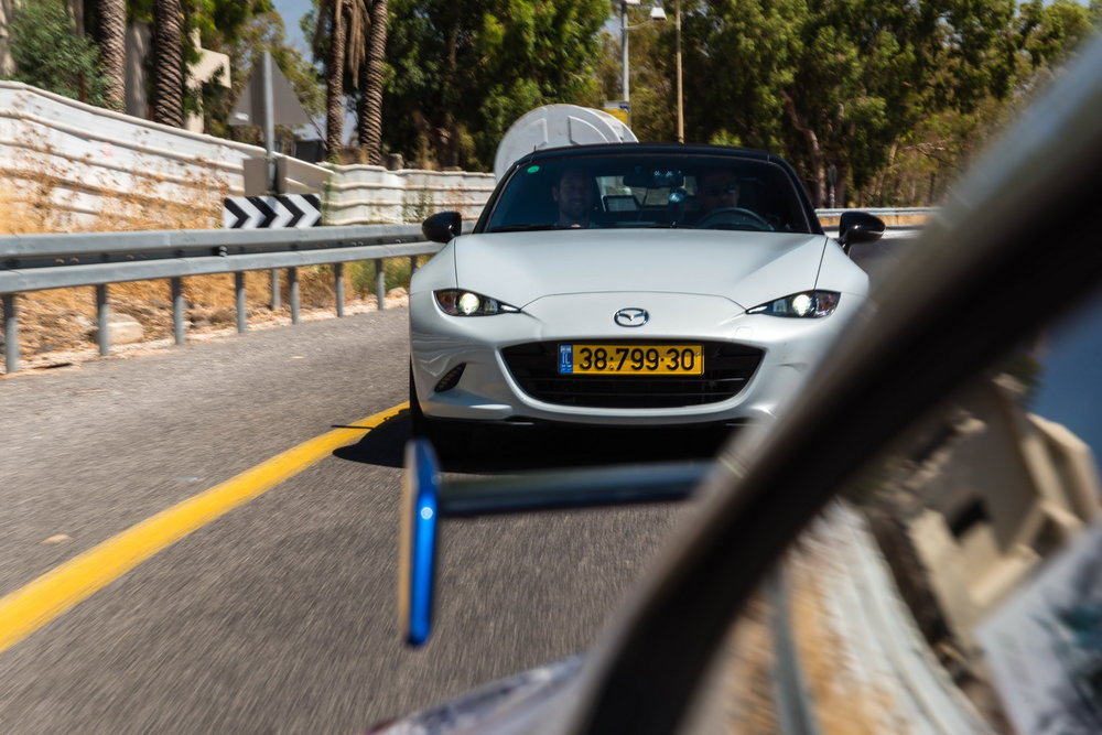 מאזדה-MX5-מול-סובאר.jpg