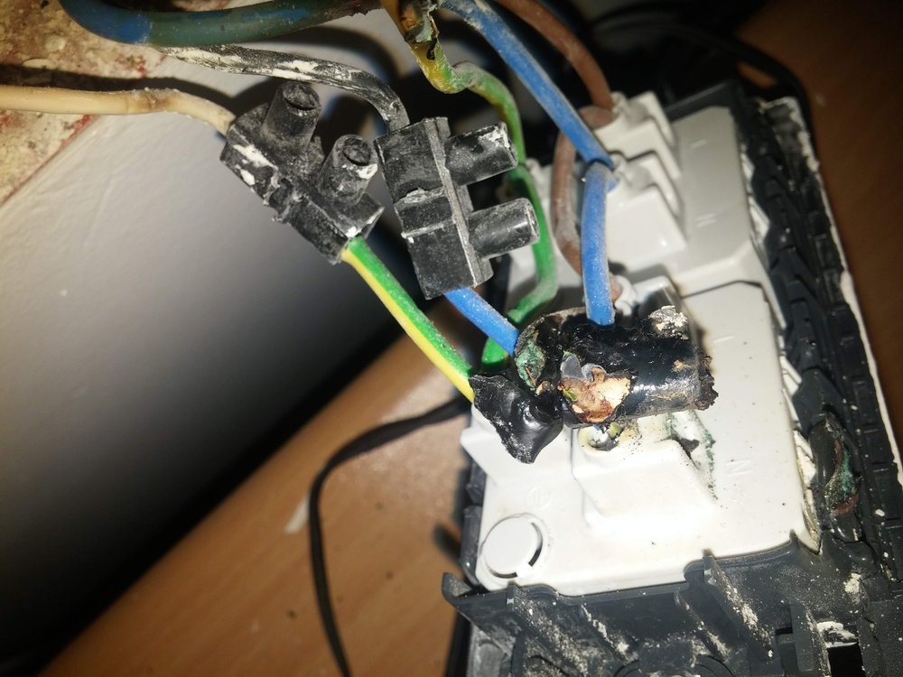 burned connector.jpg