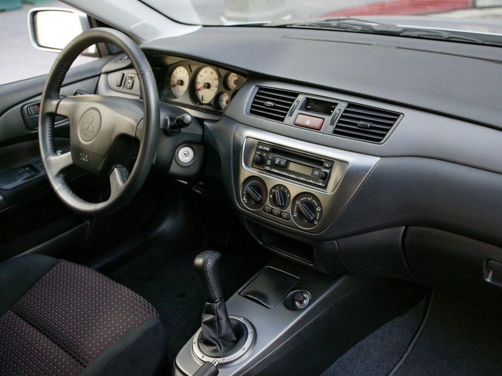 מיצובישי-לנסר-4dr-I-1.jpg