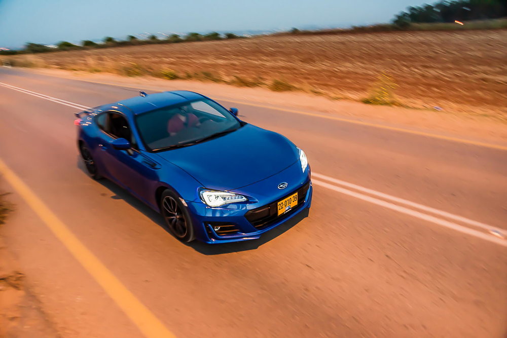 סובארו-BRZ-12.jpg
