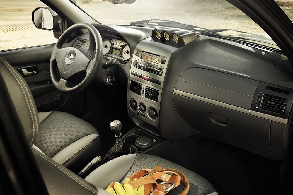 2012-Fiat-Strada-10[2].jpg