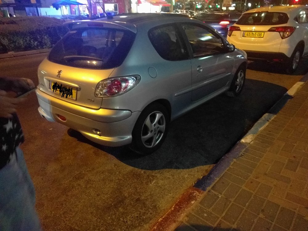 הרכב בחניה בנתנ.jpg