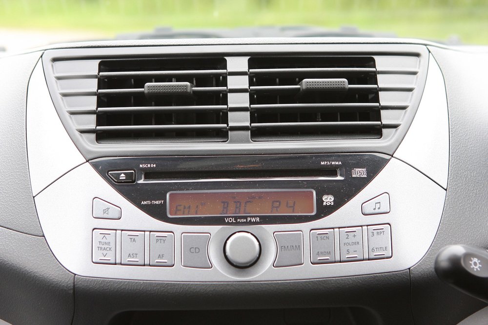 suzuki alto head unit.jpg