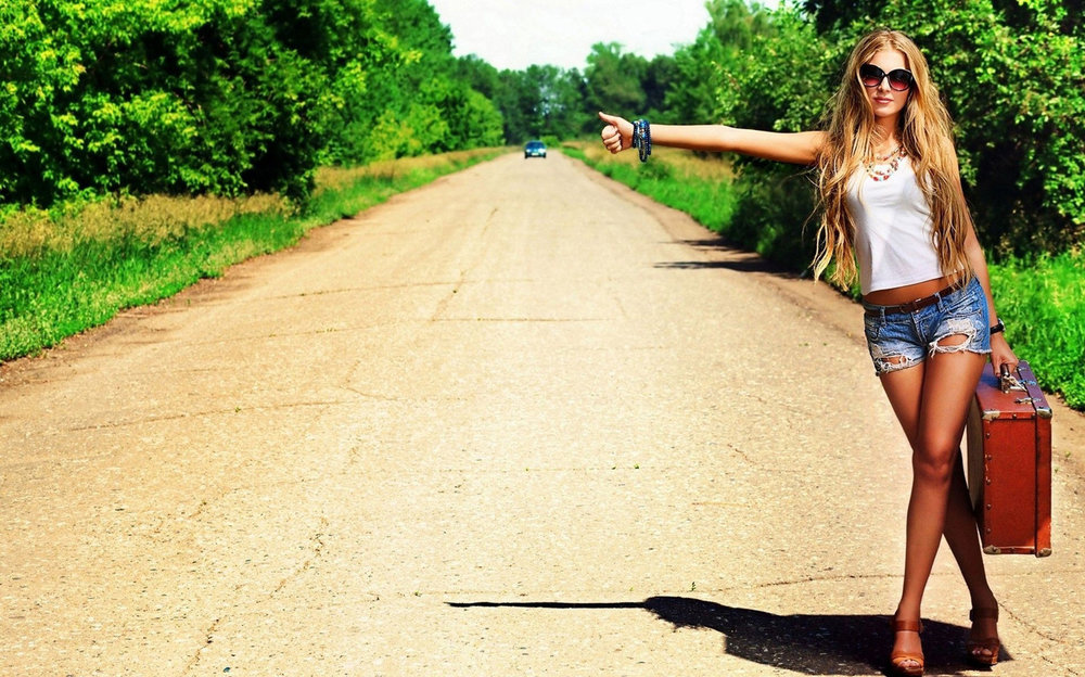 Hitchhiking-Hot-Girl[1].jpg