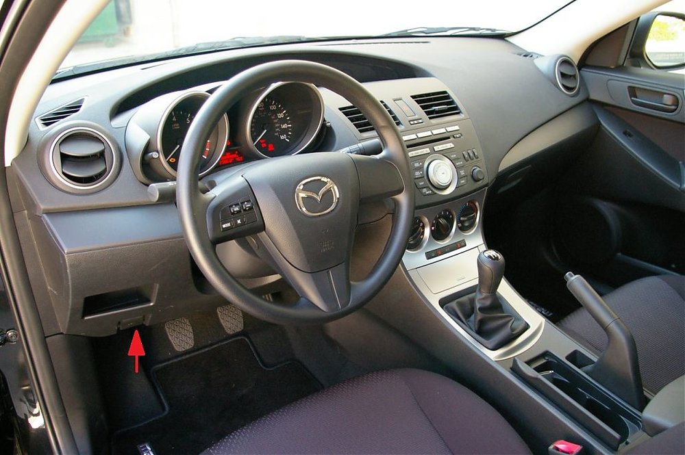2010-mazda3i-sport-interior-wallpapers.jpg