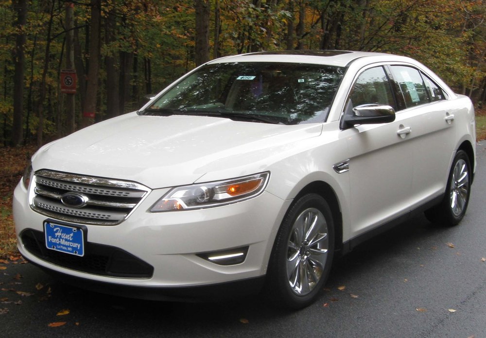 2010_Ford_Taurus_Limited_2_--_10-31-2009.jpg
