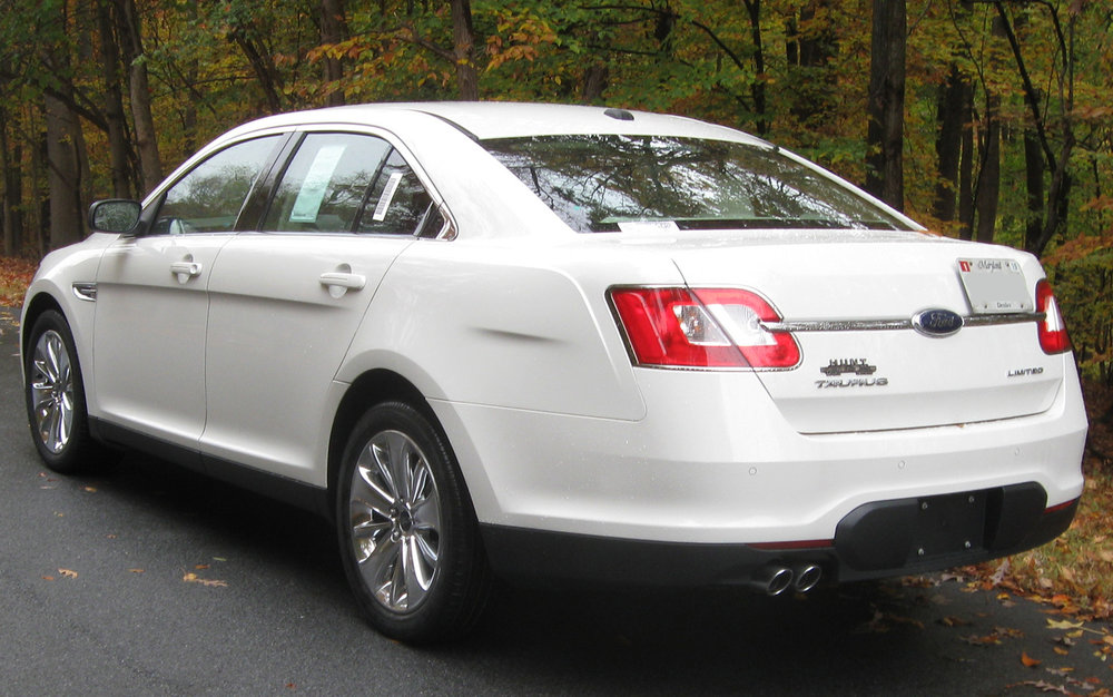 2010_Ford_Taurus_Limited_rear_--_10-31-2009.jpg
