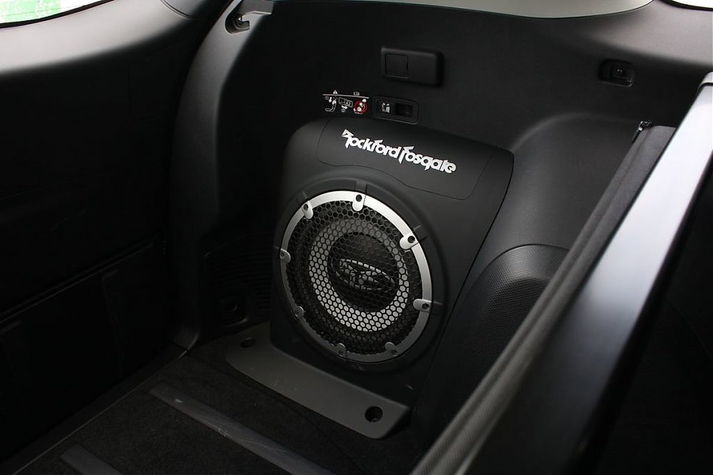 2010_mitsubishi_outlander_road_test_review_22-4b7f6e79034ae-1280x1024.jpg