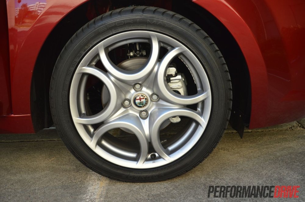 2013-Alfa-Romeo-MiTo-17in-alloy-wheels.jpg