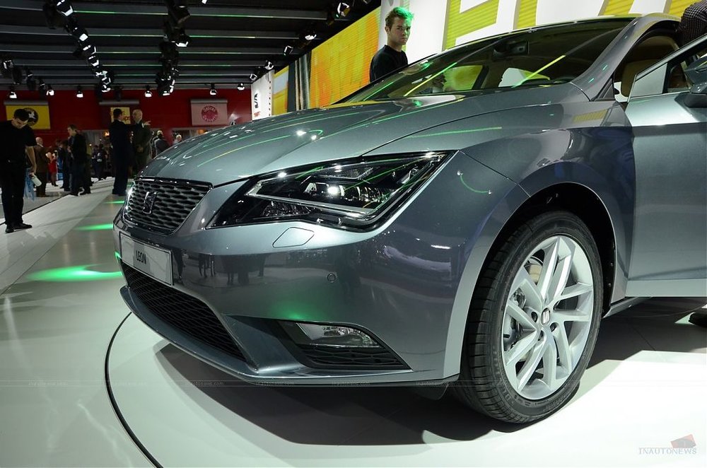 2013-Seat-Leon000011.jpg