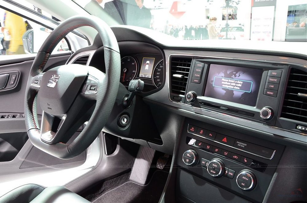 2013-Seat-Leon00004.jpg