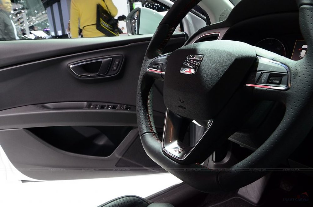 2013-Seat-Leon00005.jpg