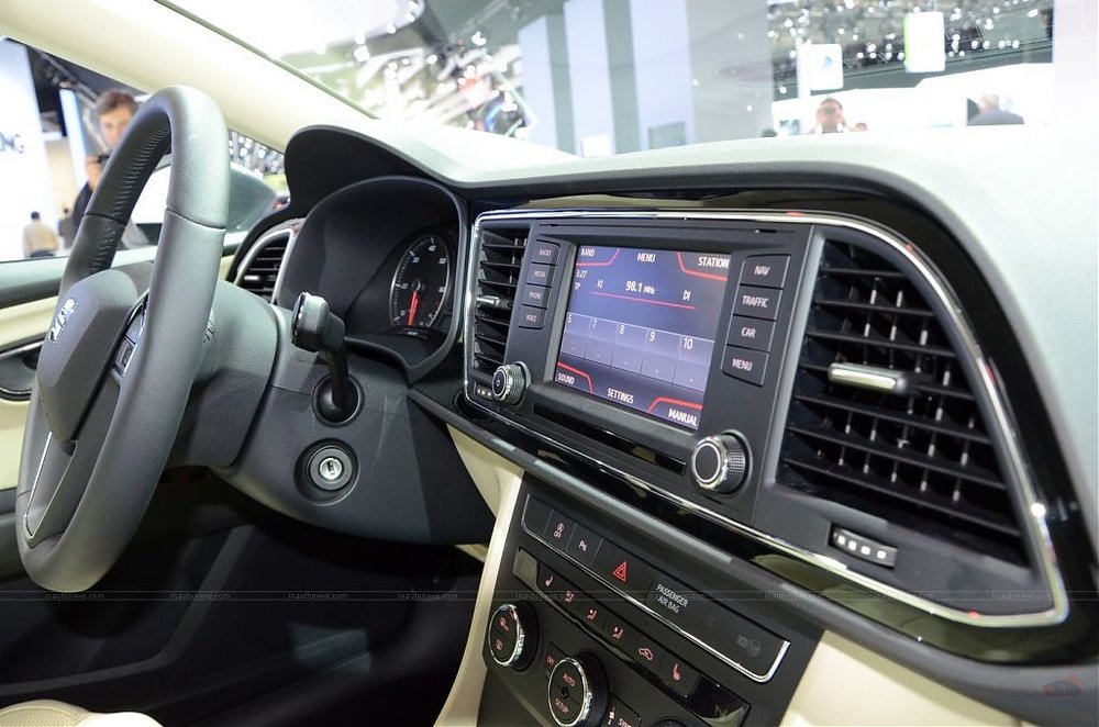 2013-Seat-Leon000081.jpg