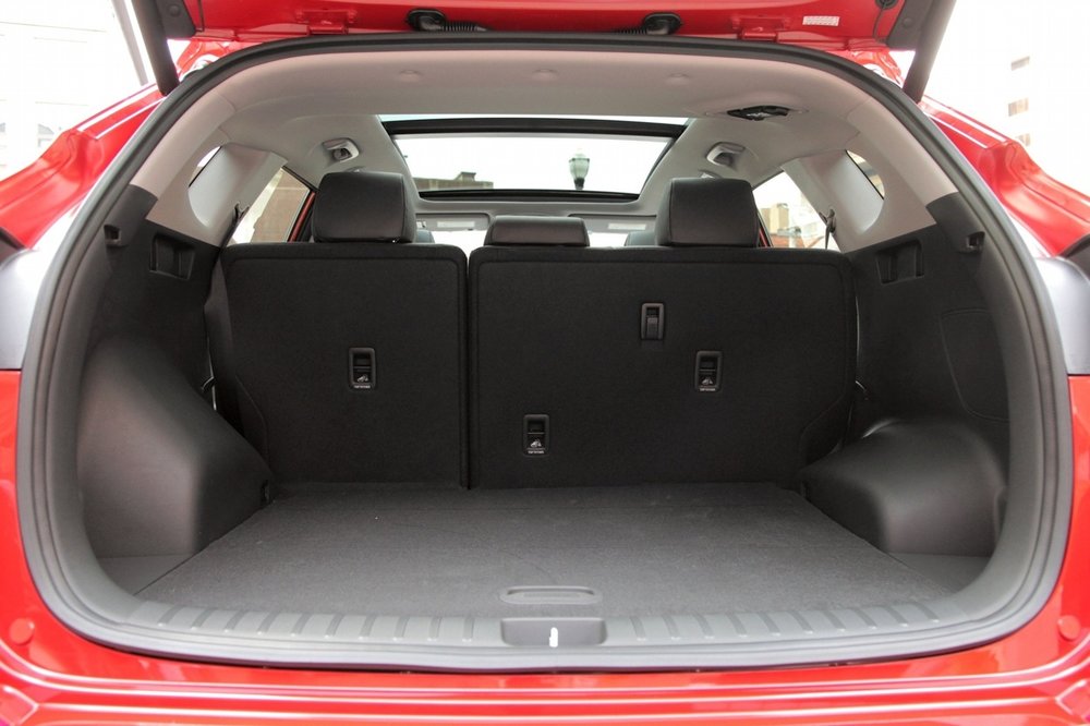 2016-Hyundai-Tucson-Cargo-01.jpg