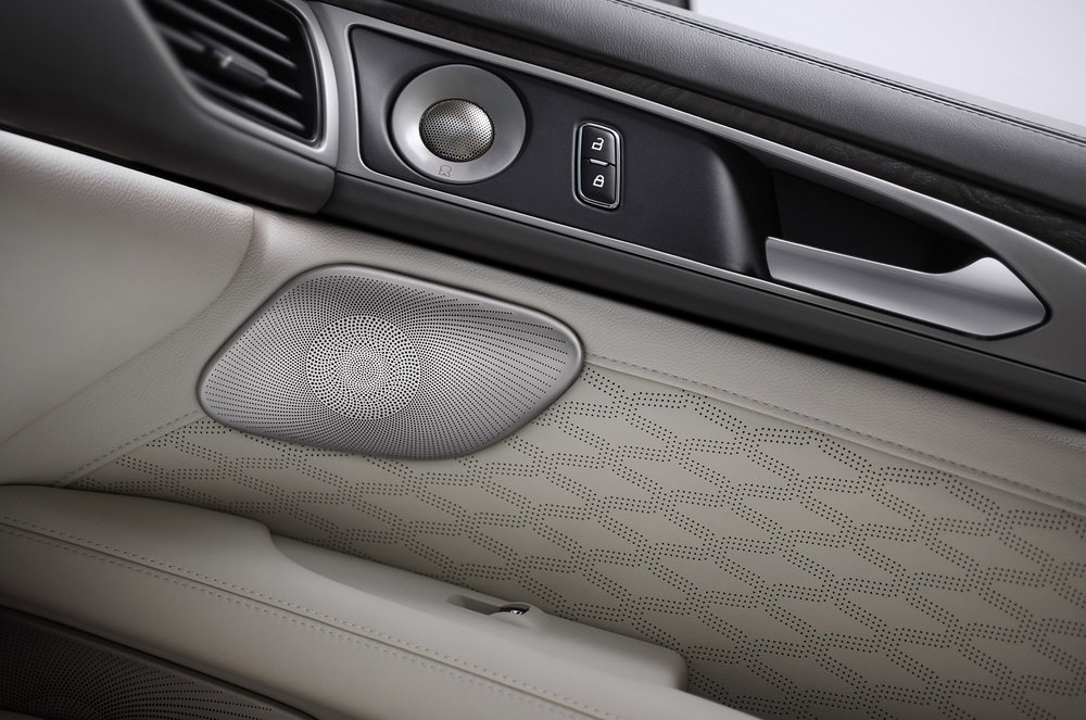 2017-lincoln-mkz-door-panel.jpg