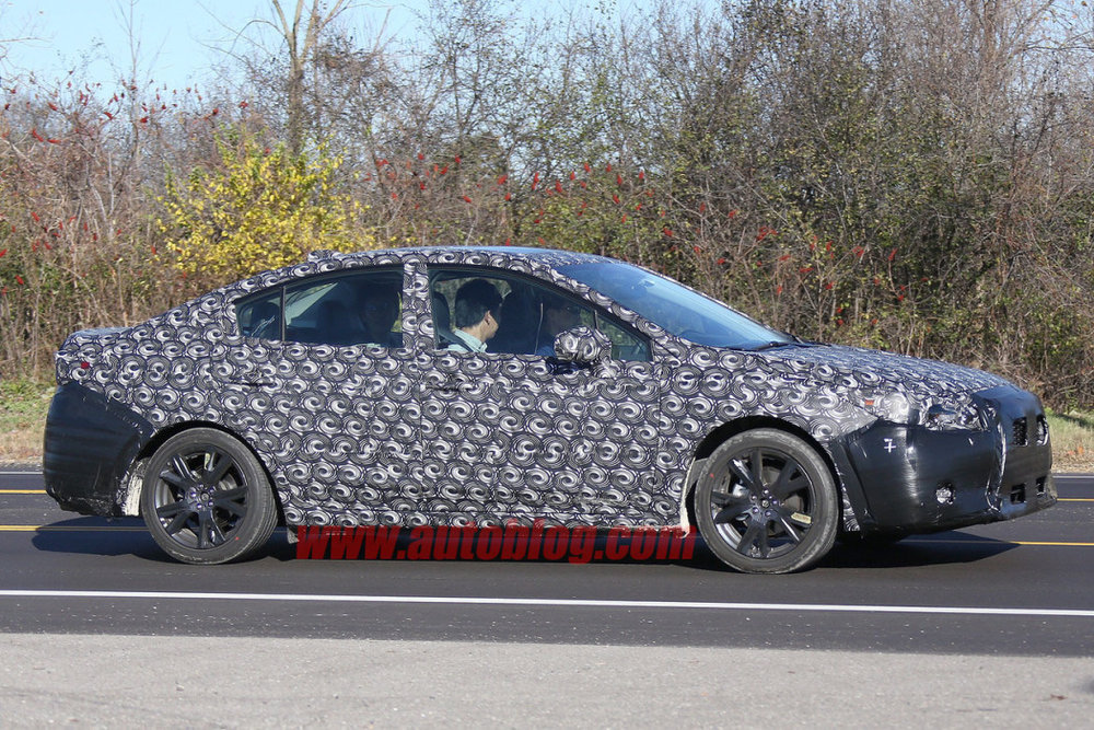 2017-subaru-impreza-spy-shots-006-1.jpg