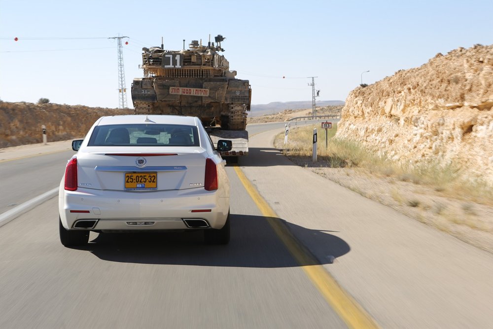 קאדילק CTS-2.jpg