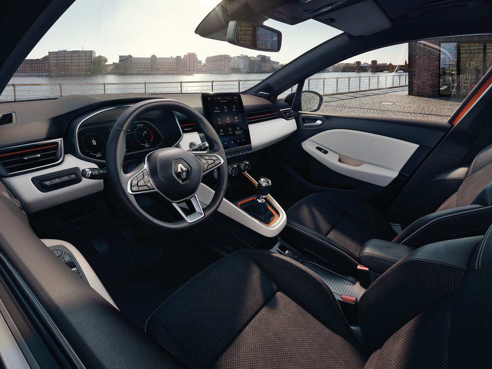 21221434_2019_-_New_Renault_CLIO.jpg