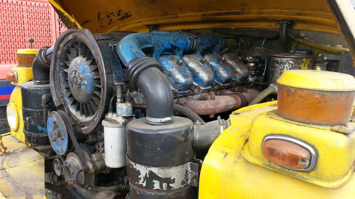 2135498797_148engine1.jpg.10b689f2f7d33829e3fc8fa1971525b7.jpg