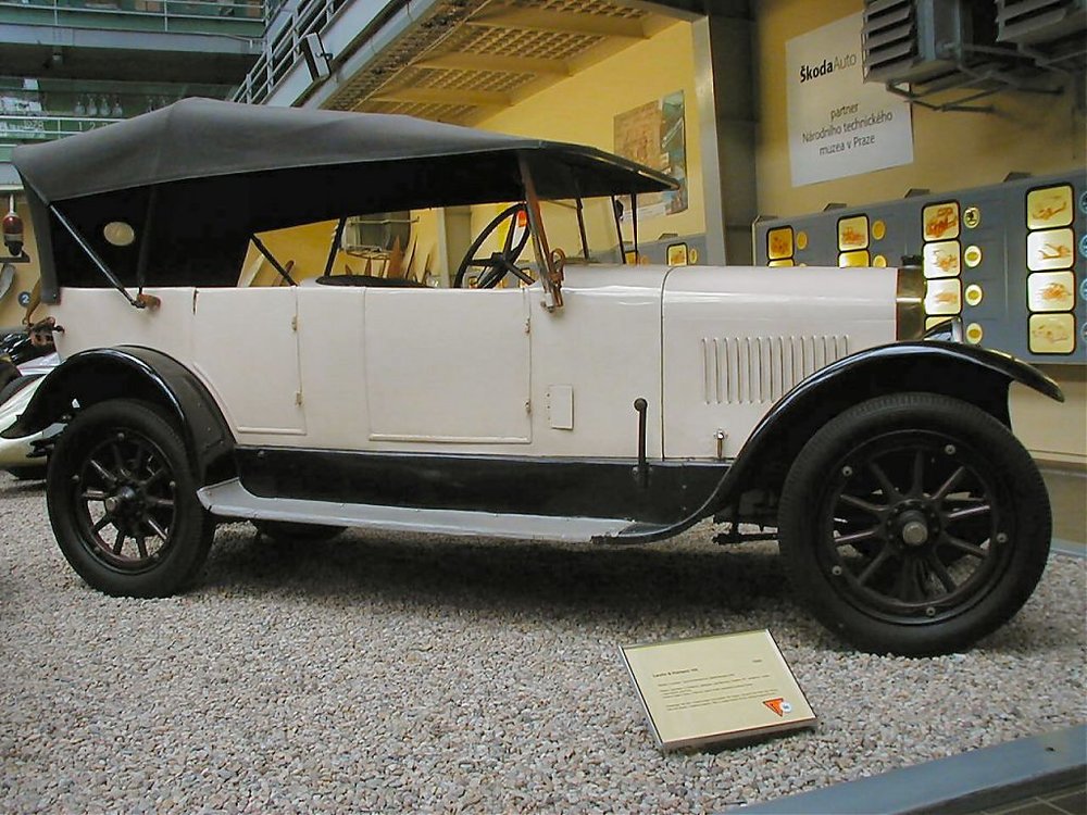 Leurin & Klement 1925.jpg
