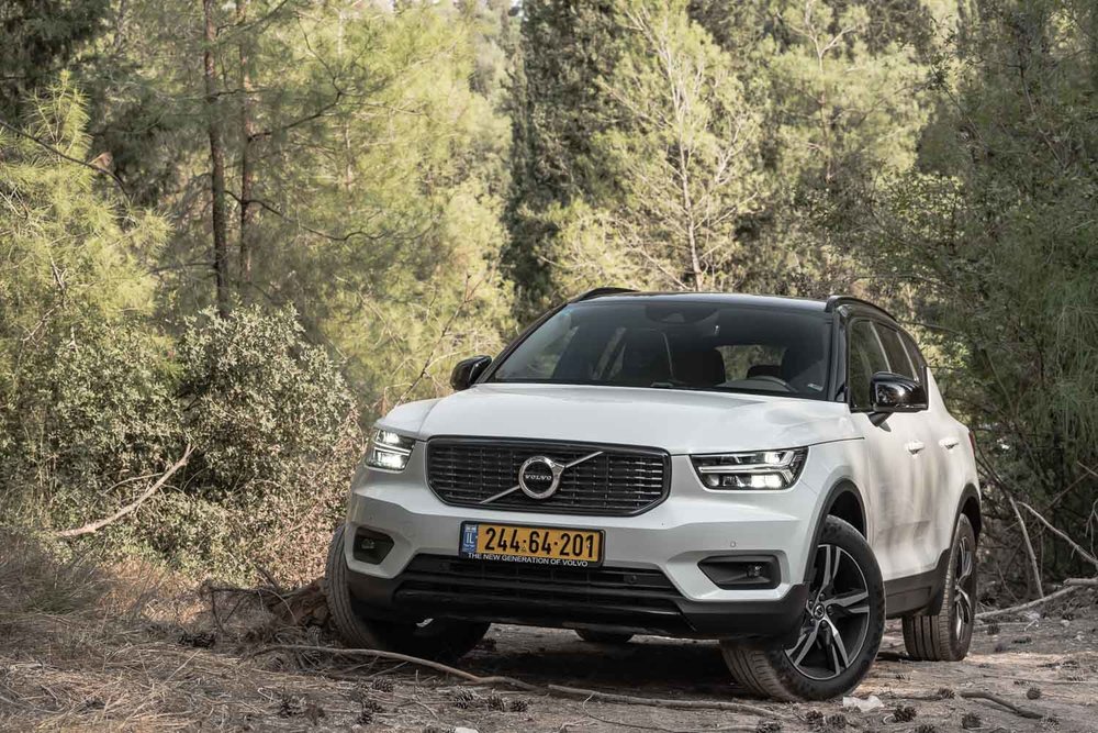 וולוו-XC40-01.jpg