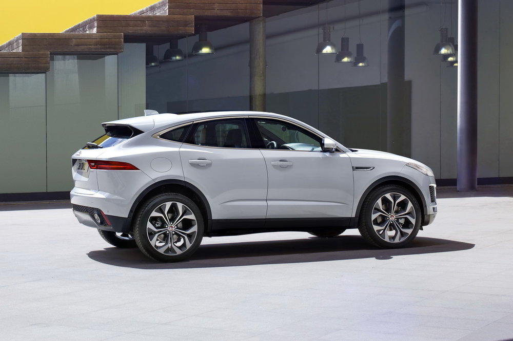 יגואר-E-Pace-2.jpg