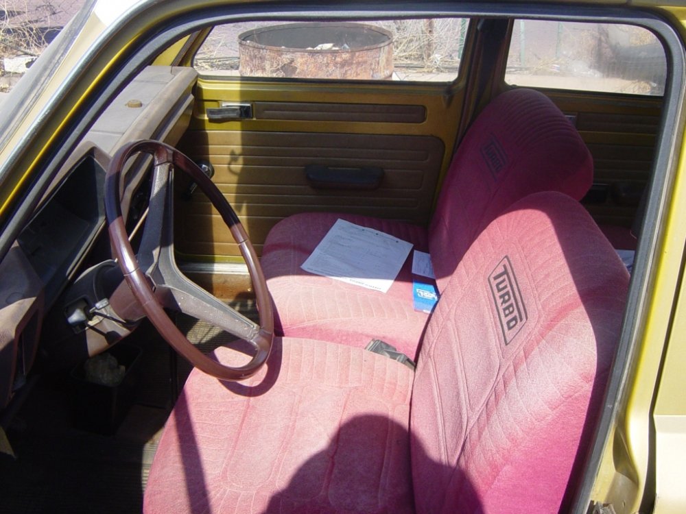 Simca 1100 inside.jpg