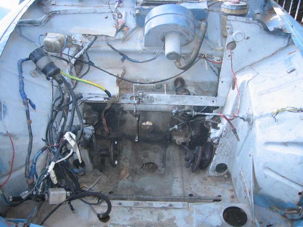 engine cabine.jpg