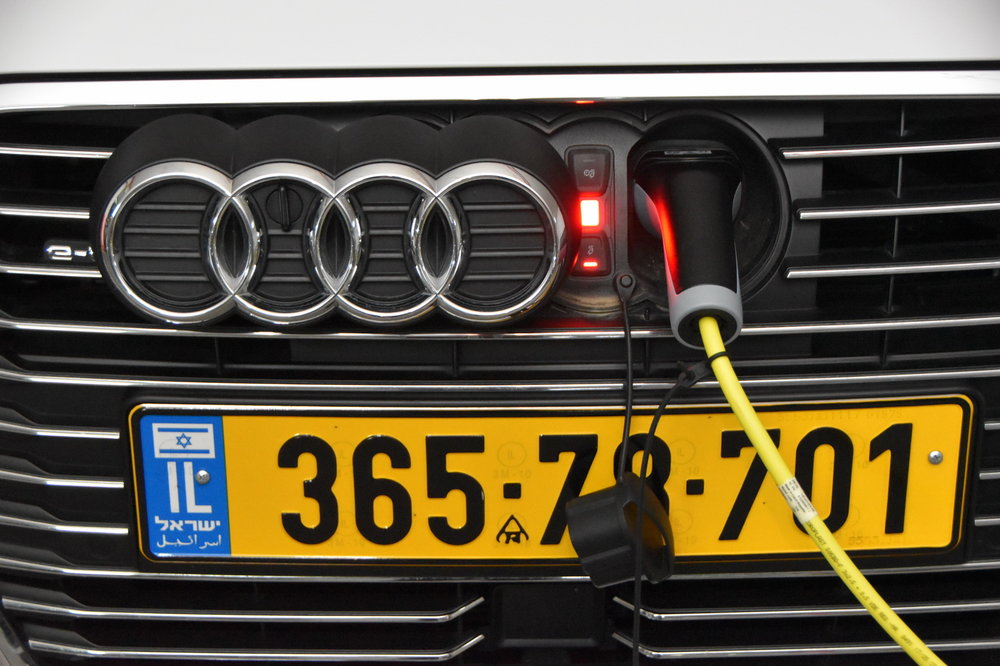 אאודי-A3-Etron-11.JPG