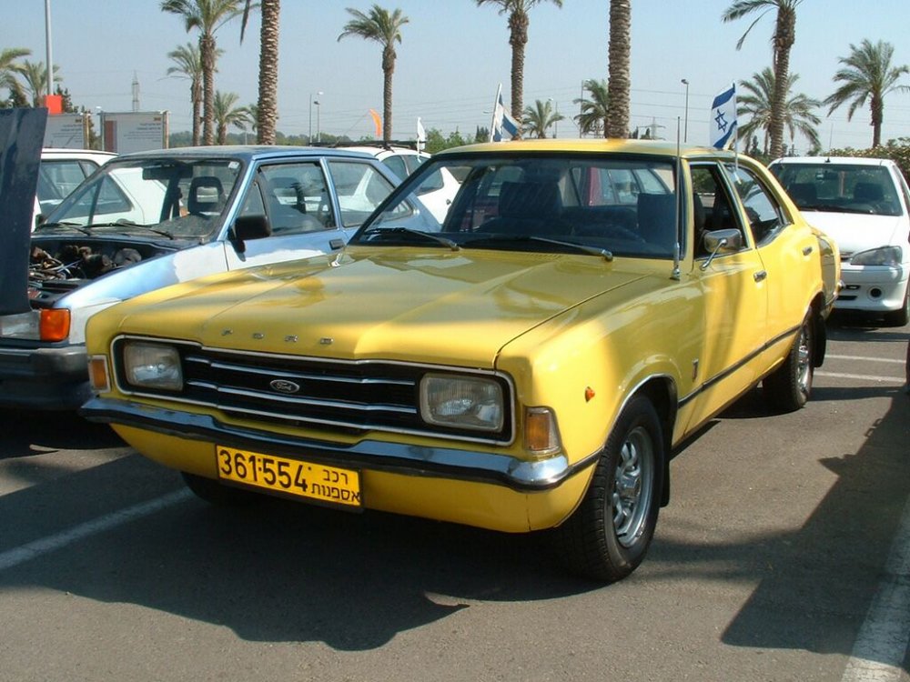 הקורטינה הצהובה.jpg
