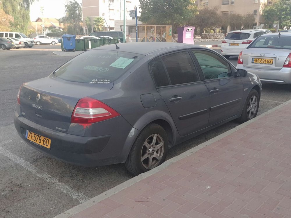 אחורה.jpg
