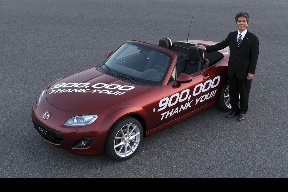 900000_Mazda_MX-5-4.jpg