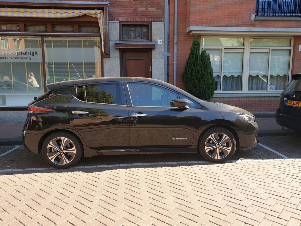 nissan leaf.jpg