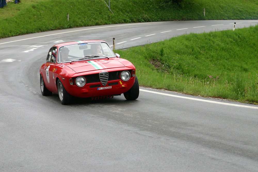 Alfa_romeo_giulia_sprint_gt.jpg