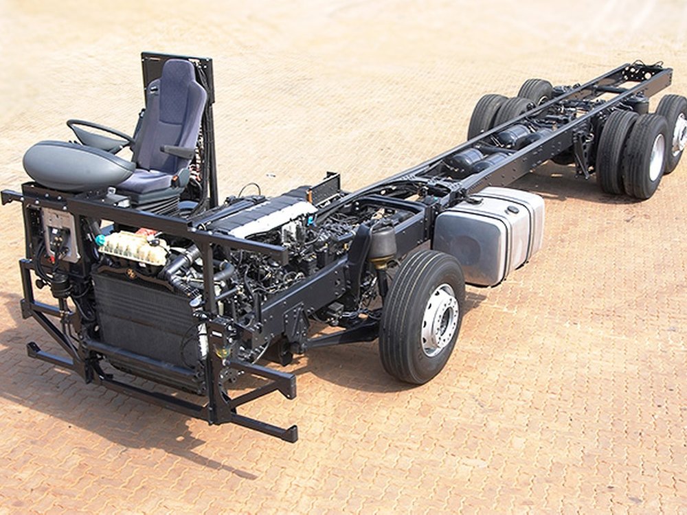 B_bus_01_front_engine_width_1480_height_1110.jpg
