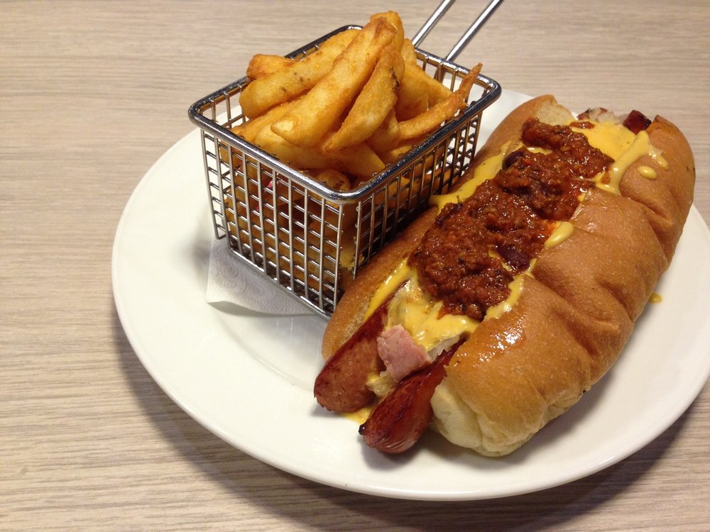 Chili_dog_with_fries.jpg