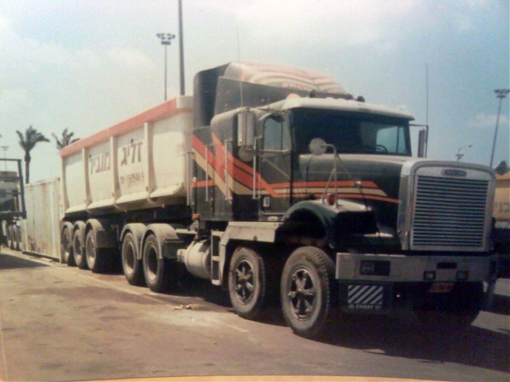 Freightliner2.jpg