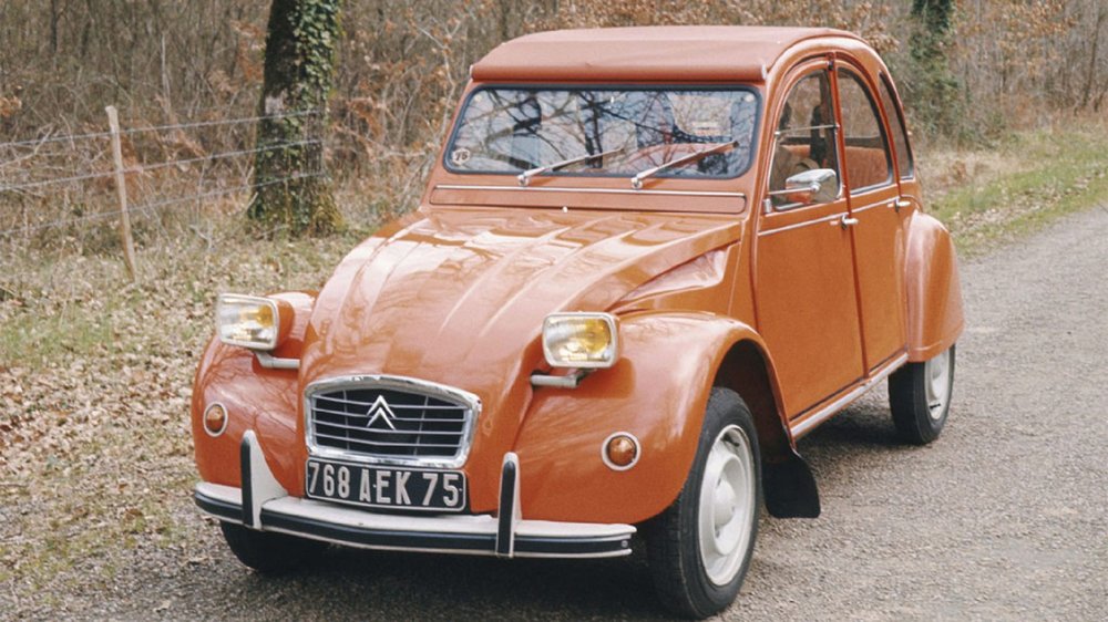 Old-Orange-Citroen-2CV--720x1280.jpg