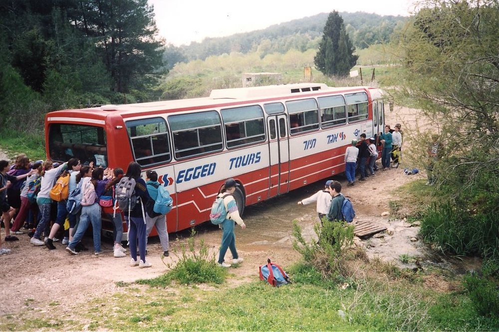 PikiWiki_Israel_4234_Egged_bus_in_Megido_river.jpg