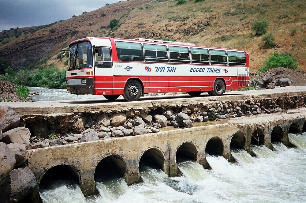 PikiWiki_Israel_4237_Egged_bus_in_Jordan_river.jpg