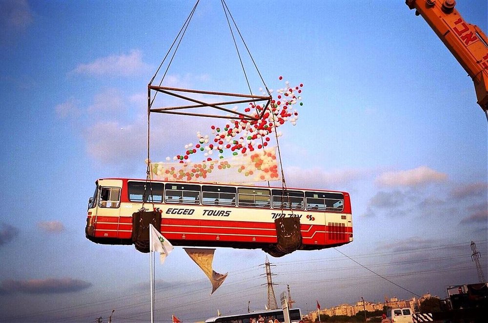 PikiWiki_Israel_4238_Egged_bus_in_air.jpg