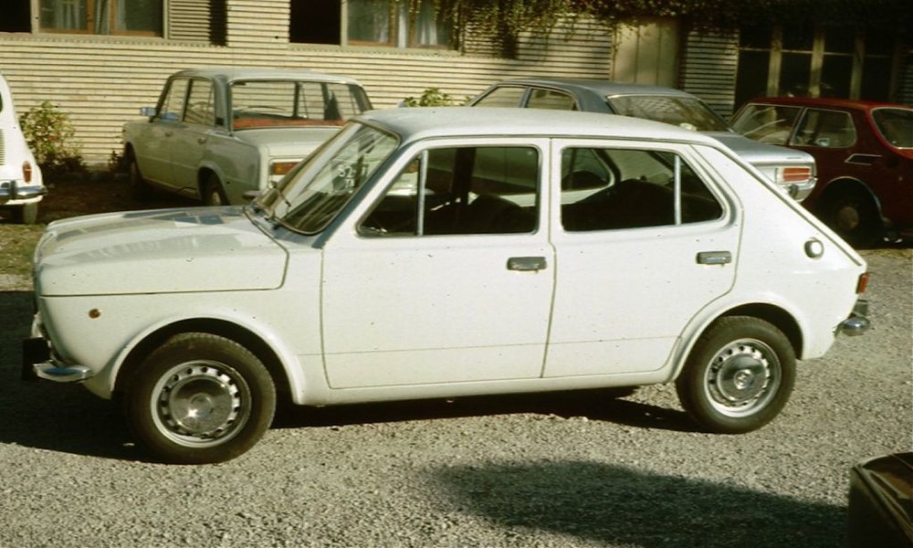 Seat_127_four_door_Ribadasella_UK.jpg