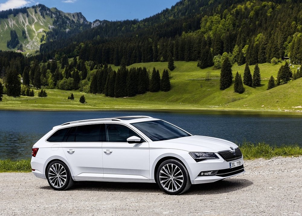 Skoda-Superb_Combi_2016.jpg
