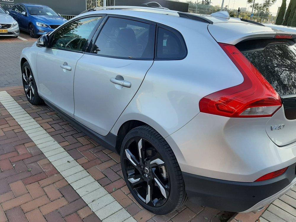 V40CC_1.jpg
