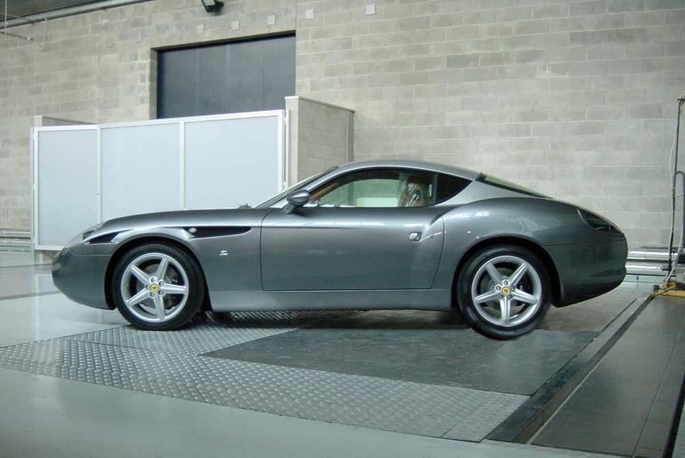 Zagato_575_GTZ_Maranello_3.jpg