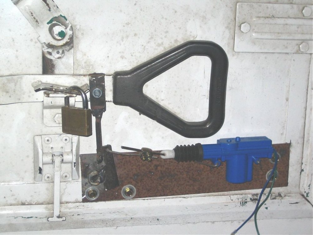 center_lock2.jpg