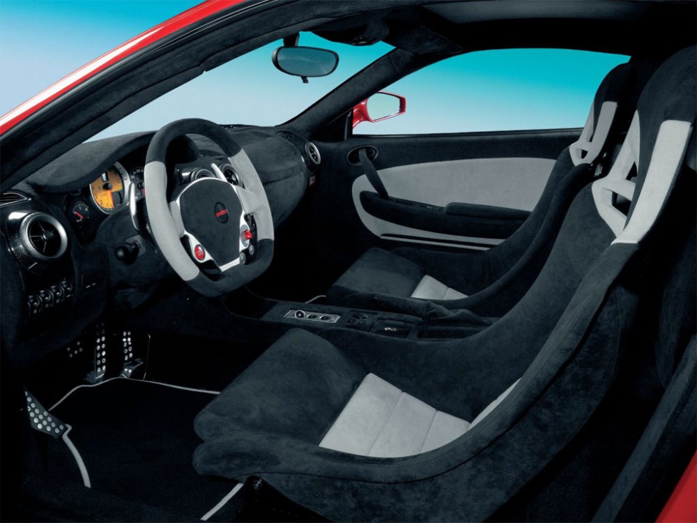 f430novitec_inter.jpg