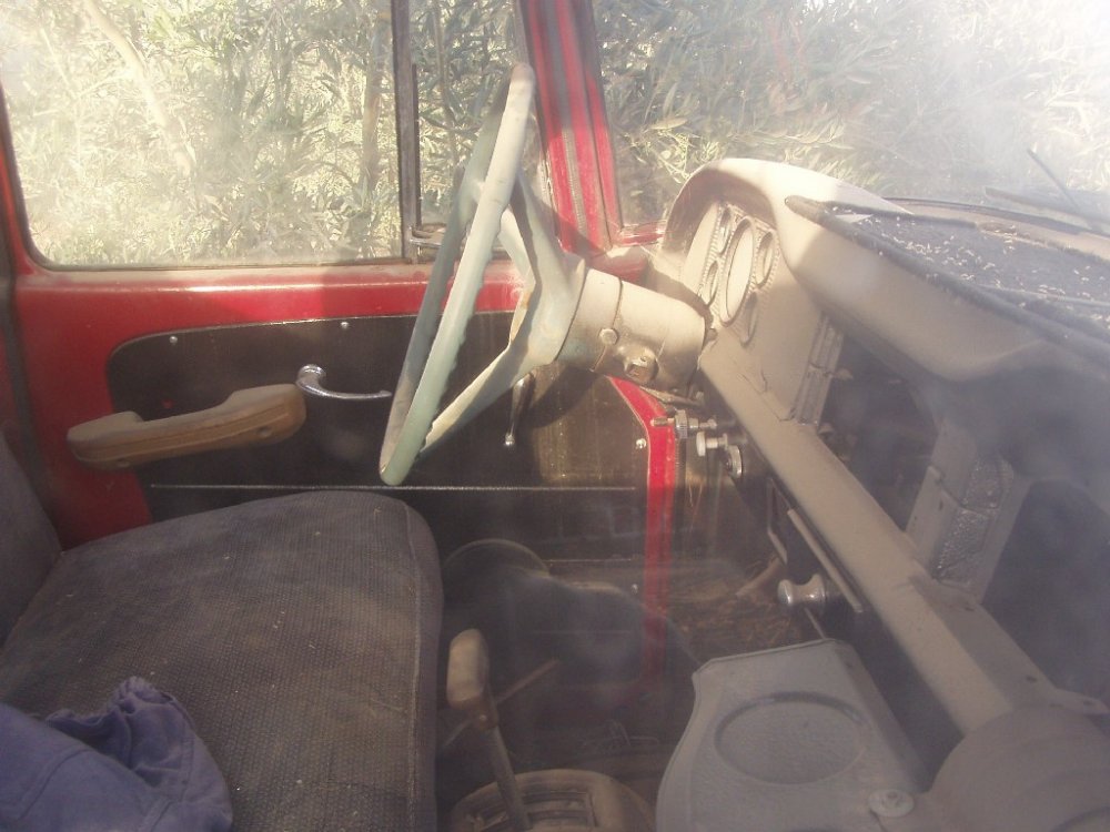 interiorside.JPG